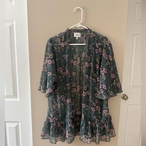 American Eagle blue floral kimono size medium